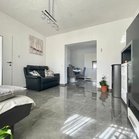 Apartment Oblak Vrsi Exterior photo