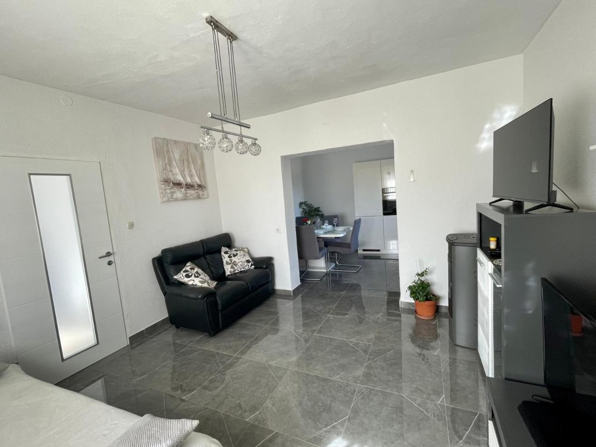 Apartment Oblak Vrsi Exterior photo